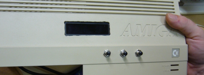 Im Amiga wird Platz für ein Display geschaffen